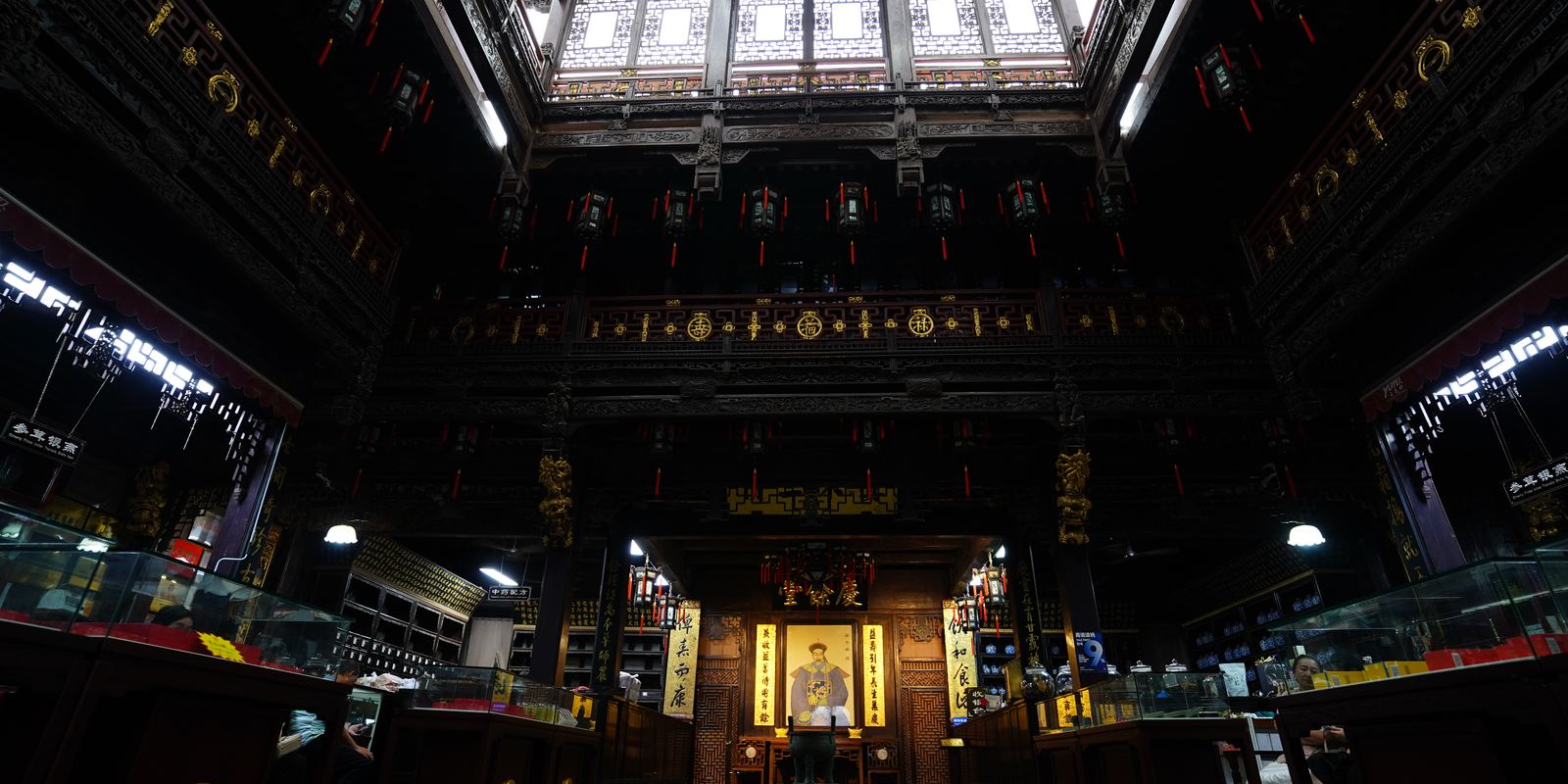 The main hall of Hu Qing Yu Tang pharmacy, Hangzhou